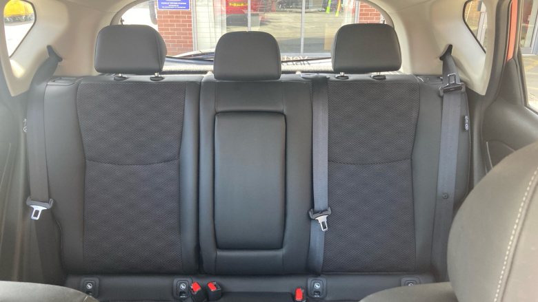 Nissan Pulsar 1.2 DiG-T N-Connecta 5dr Petrol Hatchback